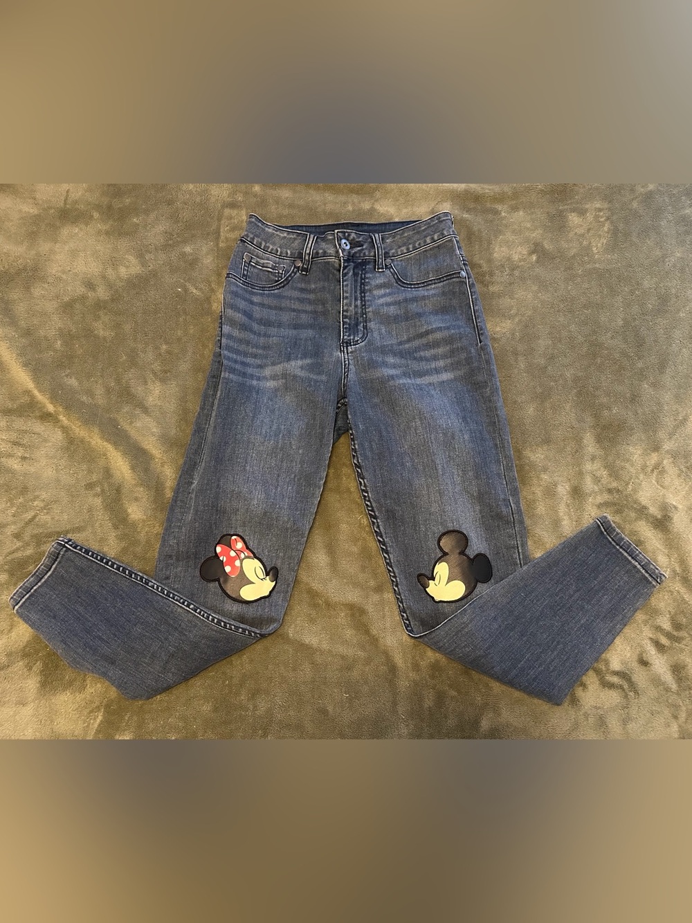 Disney Hot Topic Mickey & Minnie Kissing Jeggings